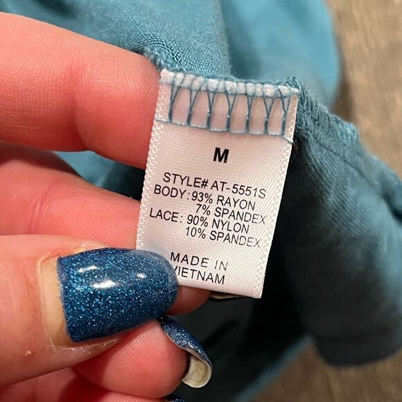 Zenana Signature Halter Tank Top Lace Front Sleeveless Crewneck Blue Size Medium - Picture 4 of 5